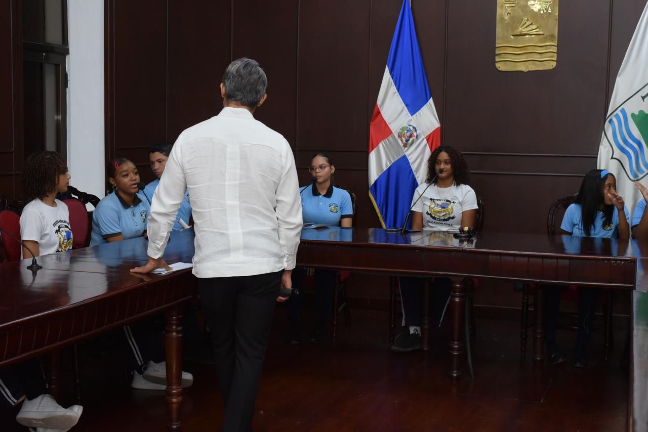 AYUNTAMIENTO DE PUERTO PLATA CONTINÚA DESARROLLANDO PROGRAMA AYUNTAMIENTO INFANTIL CON ESTUDIANTES DEL POLITÉCNICO EDUARDO BRITO