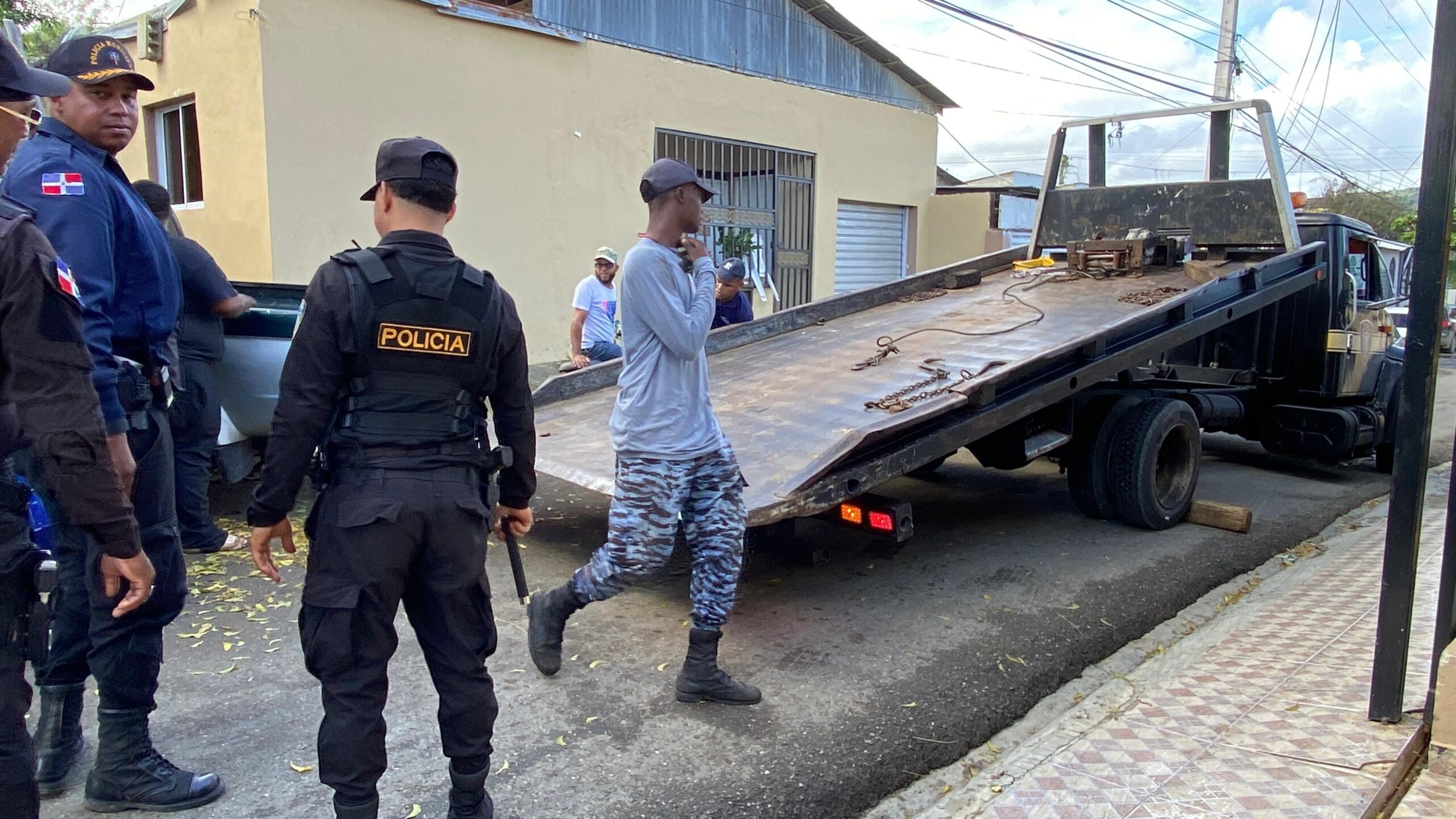 AYUNTAMIENTO DE PUERTO PLATA EJECUTA OPERATIVO DE RETIRO DE VEHICULOS Y OBSTÁCULOS EN ESPACIOS PÚBLICOS TRAS NOTIFICACIÓNES PREVIAS