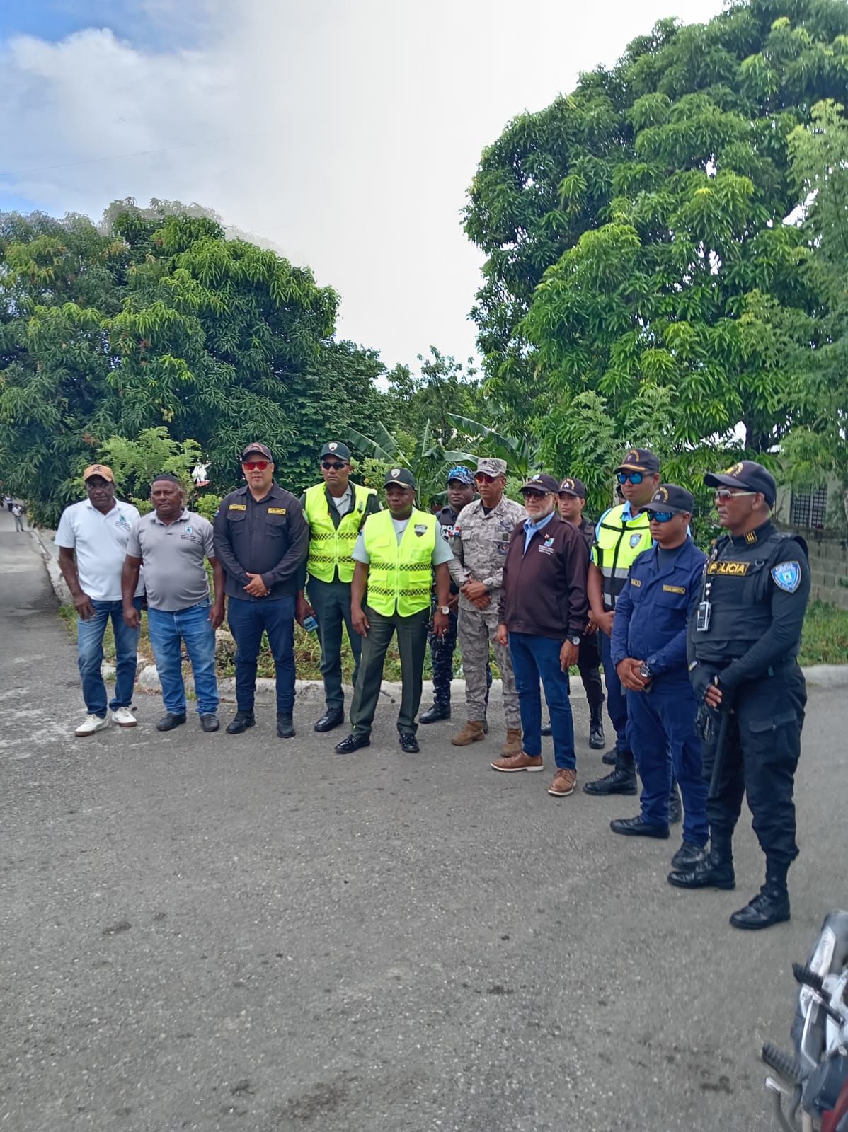 AYUNTAMIENTO DE PUERTO PLATA REALIZA INTERVENCION PARA RESCATAR ESPACIOS PUBLICOS EN LOS RIELES DE SAN MARCOS