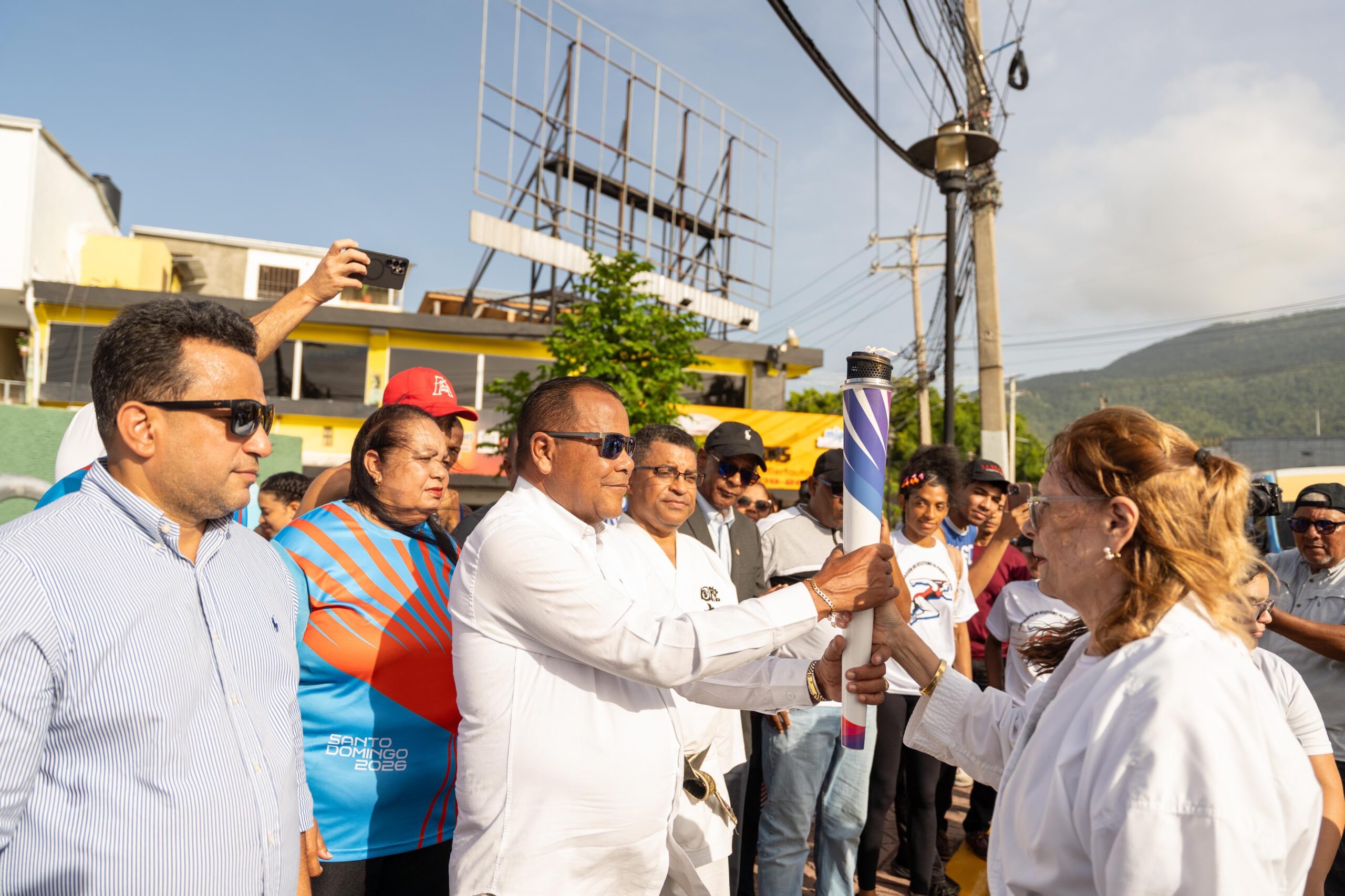 ALCALDE DE PUERTO PLATA PARTICIPA EN RECIBIMIENTO Y RECORRIDO DE LA ANTORCHA SANTO DOMINGO 2026