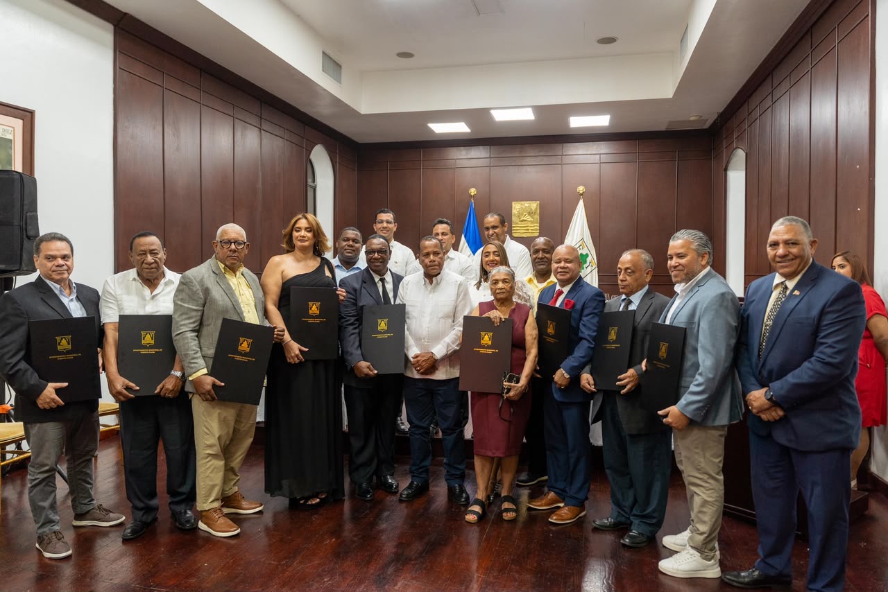 ALCALDÍA DE PUERTO PLATA Y CONSEJO DE REGIDORES RECONOCEN TRAYECTORIA DE PERIODISTAS DE LA PROVINCIA