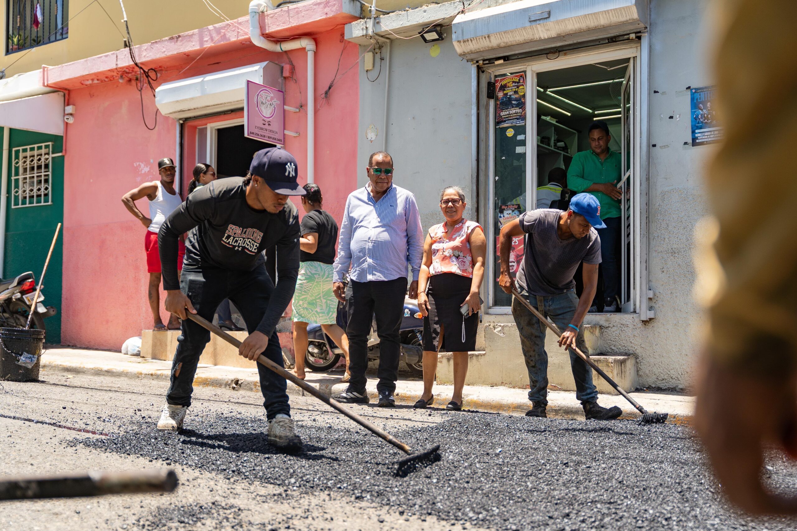 AYUNTAMIENTO DE PUERTO PLATA Y MINISTERIO DE OBRAS PÚBLICAS CONTINÚAN AMPLIÓ PROGRAMA DE BACHEO Y ASFALTADO EN SAN FELIPE PUERTO PLATA